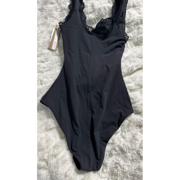 Skims Fits Everybody Lace Button Henley Brief Bodysuit - Picture 5 of 5